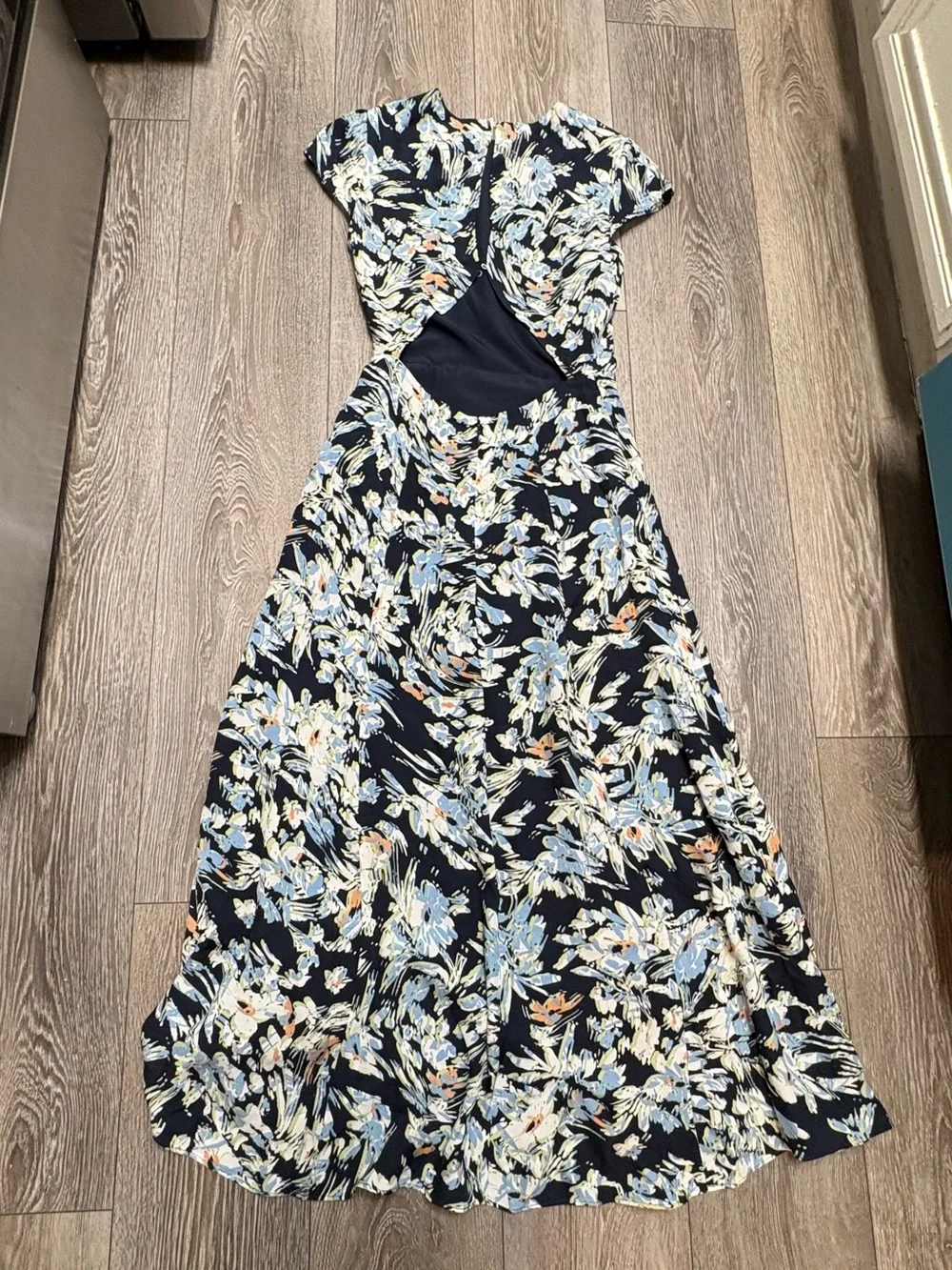 REISS Livia-shadow flowers dress - Picture 9 of 11